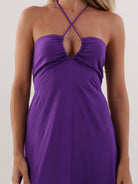 Vestido midi roxo da Greenish, modelo Alex com decote em V e alças cruzadas, ideal para ocasiões elegantes.