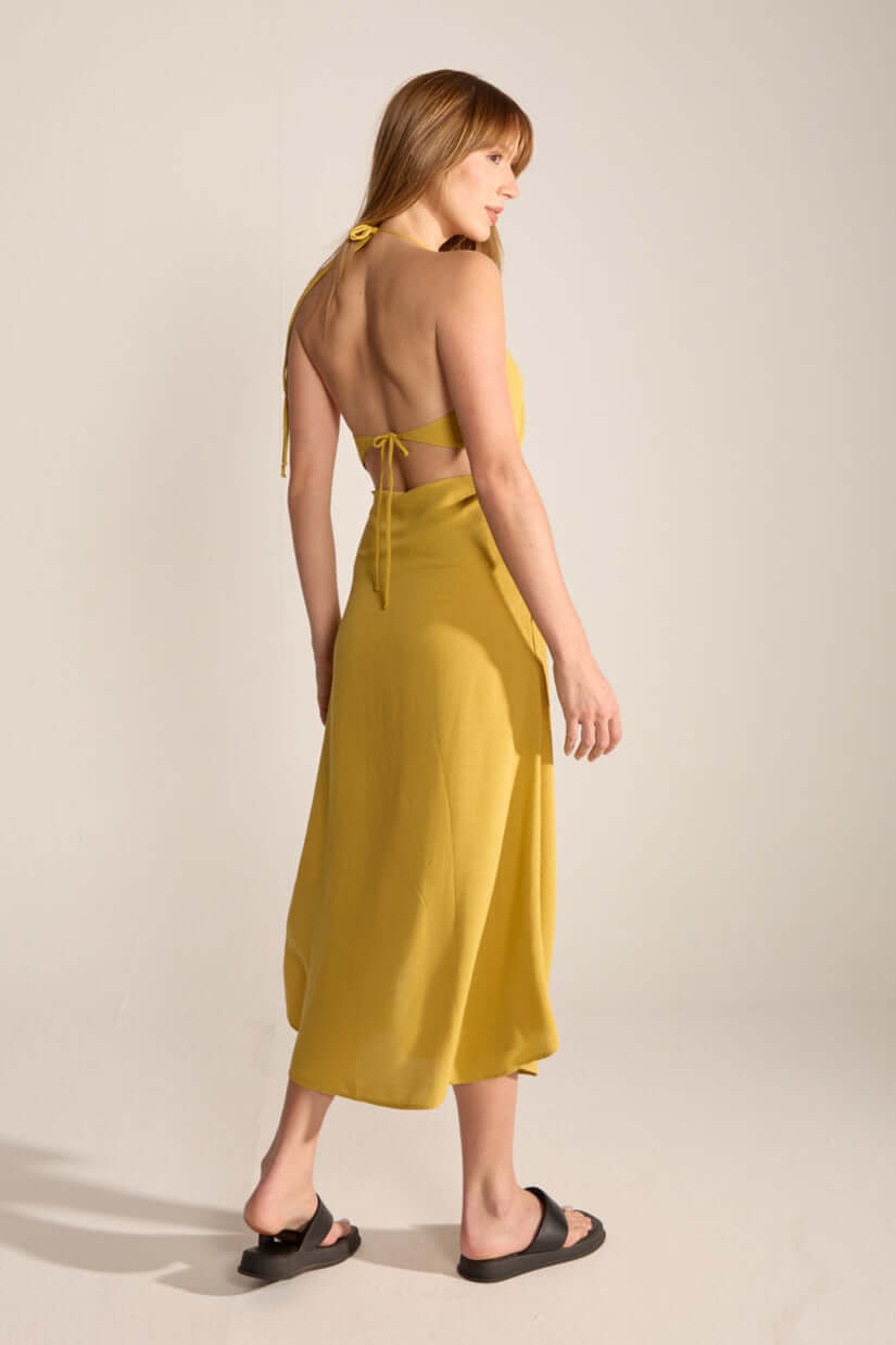 Vestido Midi Ju, amarelo pistache da Greenish, estilo elegante e confortável, caimento perfeito.