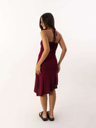 VESTIDO MIDI LUISA - BORDO da Greenish, mostrando o detalhe das costas e o caimento elegante na parte inferior.