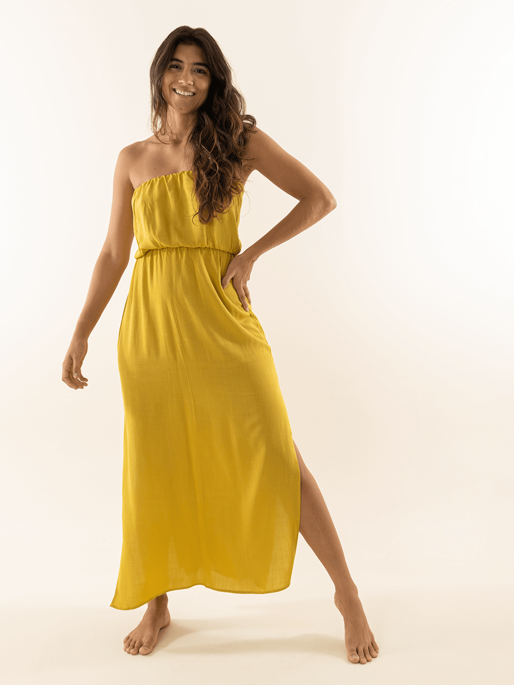 Vestido midi Malala amarelo da Greenish, estilo leve e alegre, ideal para dias ensolarados.