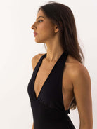 Vestido midi Mary Preto da marca Greenish, em modelo halter com decote em V, ideal para ocasiões especiais.