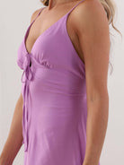 Vestido Vicky New Lilás da Greenish, elegante e delicado, ideal para ocasiões especiais.