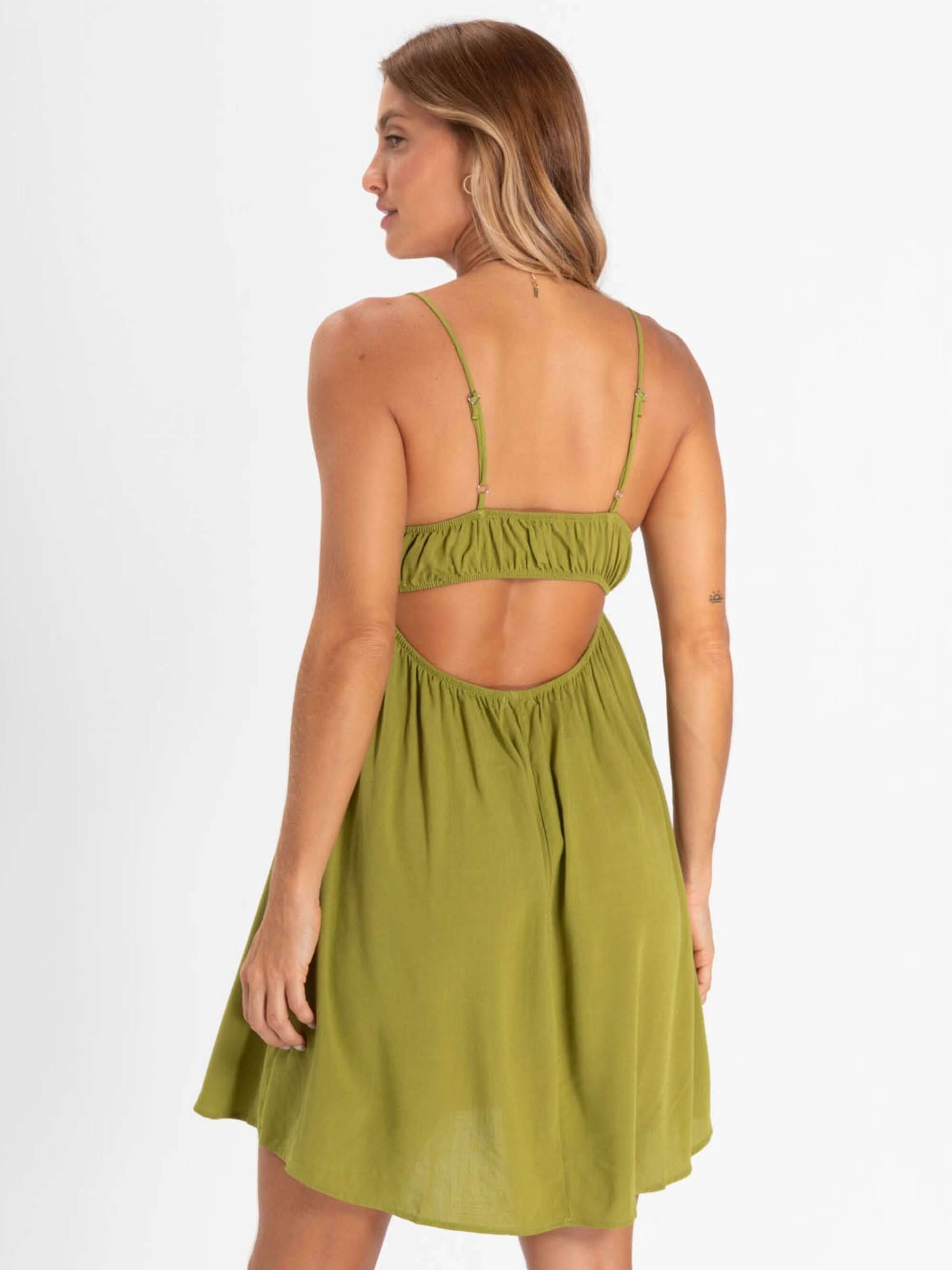 Vestido curto Jess da Greenish, verde, com detalhe nas costas, ideal para o verão e looks casuais.