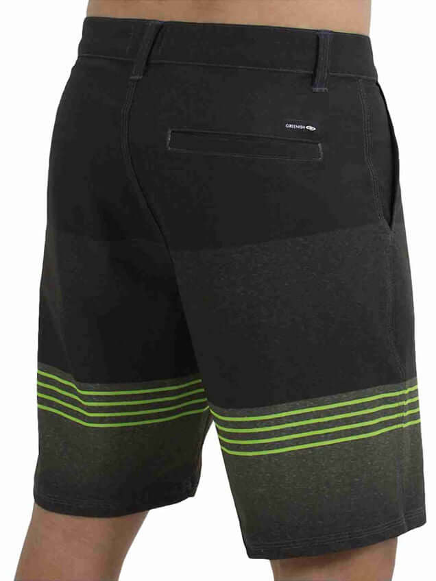 Bermuda WALKSHORT COLOR BLOCK - VERDE da Greenish, destaque para detalhes em verde e estilo moderno.
