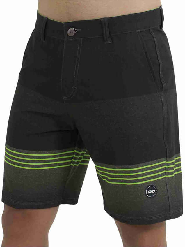 Bermuda WALKSHORT COLOR BLOCK - VERDE da Greenish, com listras verdes e pretas, ideal para conforto e estilo.