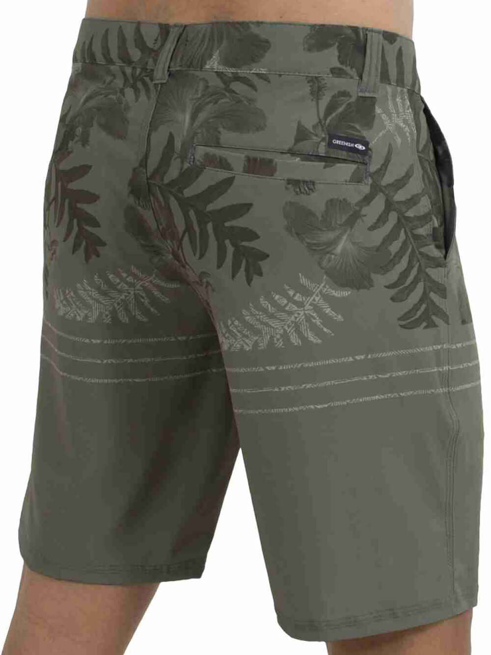Calções WALKSHORT HIBISCUS VERDE OLIVA da marca Greenish, estampado com folhas e flores tropicais.