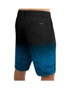 Shorts de banho WALKSHORT TAPA HAVAIANA - PRETO da marca Greenish, com gradiente azul e estampa geométrica.